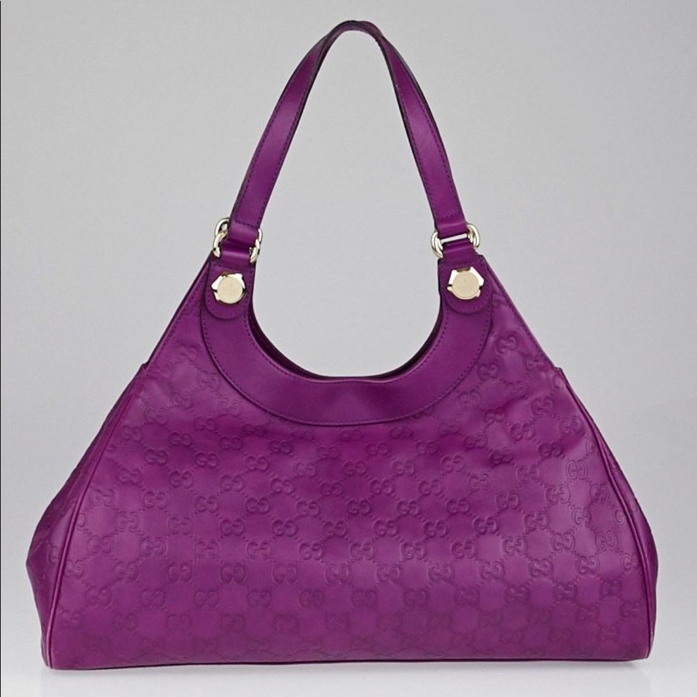 GUCCI
Authentic Guccissima Charmy Shoulder Leather Bag Embossed Logo print